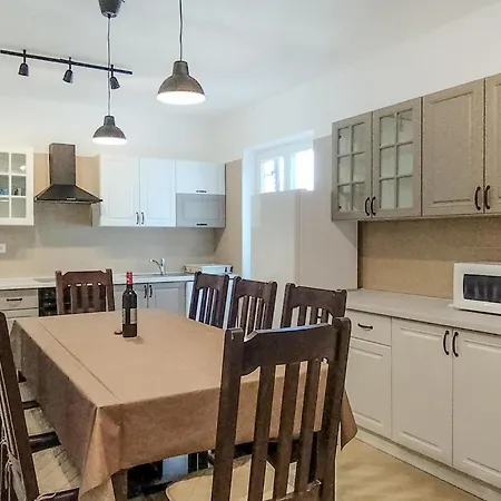 Nyaraló Lovely In With Wifi